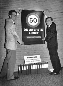 841724 Afbeelding van de presentatie van de campagne 50 De Uiterste Limiet voor de verbetering van de verkeersveiligheid.